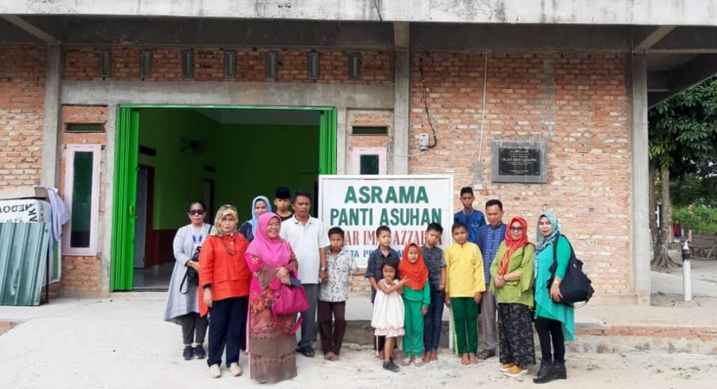 Panti Asuhan Fajar Iman, PWI Riau Peduli-Sahabat Pondok Ijo Bagikan 100 Paket Makan Siang