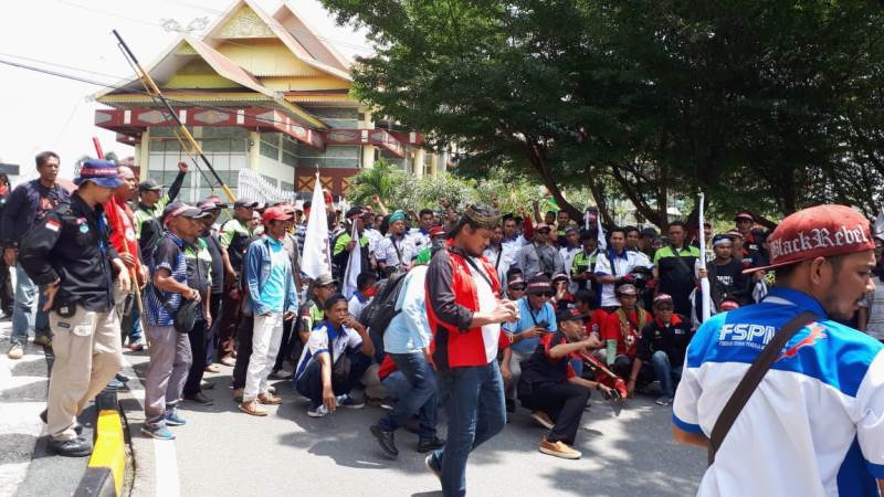 Buruh Bersatu Minta DPRD Riau Tolak RUU Omnibus Law