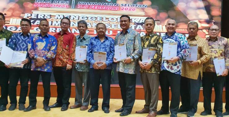 Sempena Hari Pers Nasional, Lima Wartawan Senior asal Riau Terima Press Card Number One