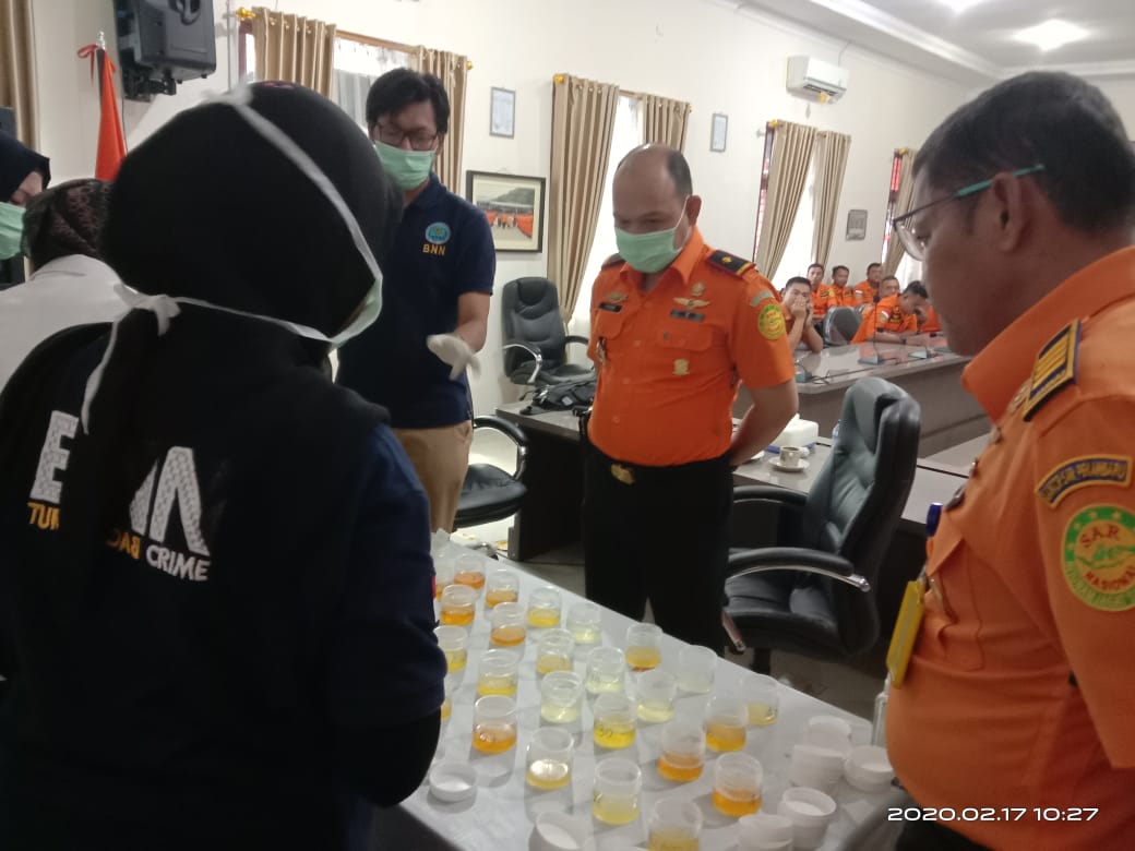 BNNP Riau Tes Urine Pegawai Basarnas Pekanbaru