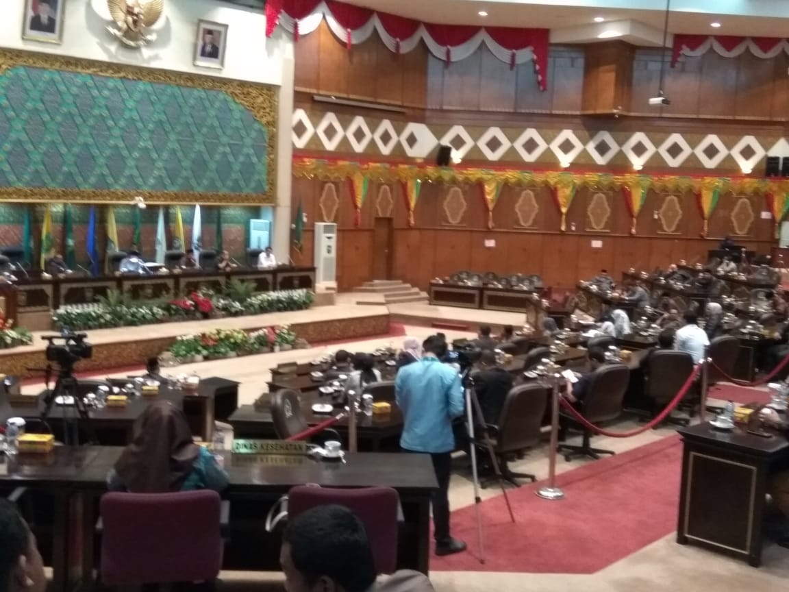 Paripurna Pengesahan Tatib DPRD Riau Alot,  Anggota Dewan Saling Interupsi