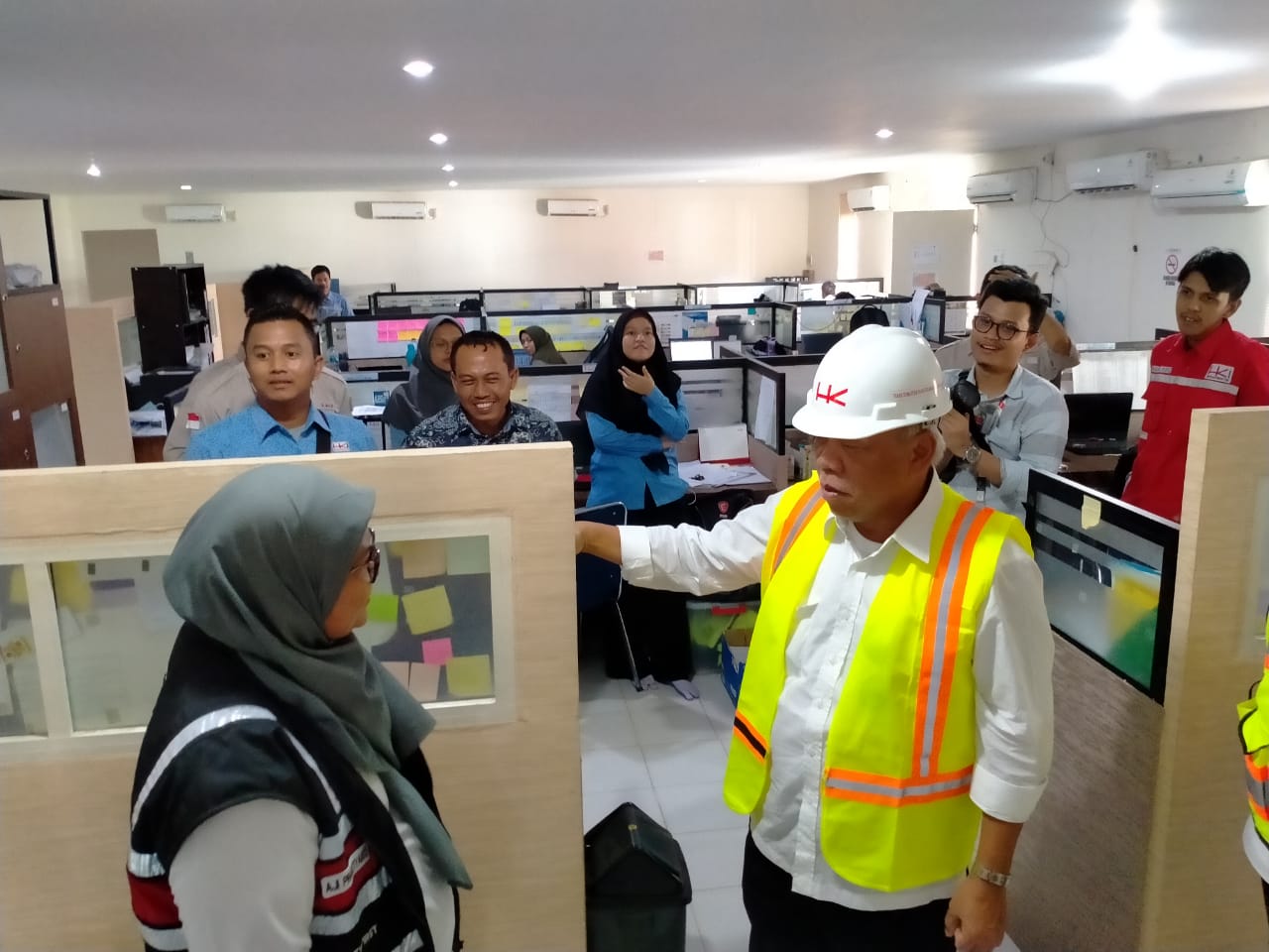 Menteri Basuki Semangati Karyawan Muda HKI di Proyek Tol Pekanbaru-Dumai