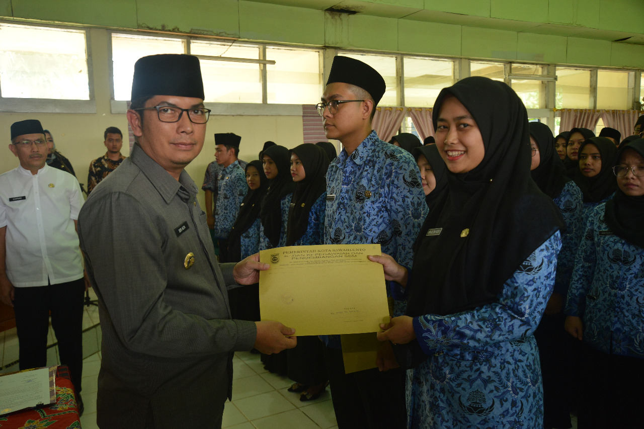 Walikota Sawahlunto Lantik 90 orang Jadi PNS