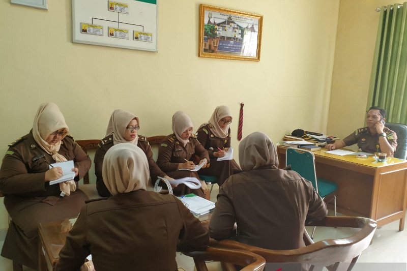 Kejari Padang Kerahkan 20 Jaksa Untuk Proses Kredit Mikro yang Macet Hingga Rp9,9 Miliar
