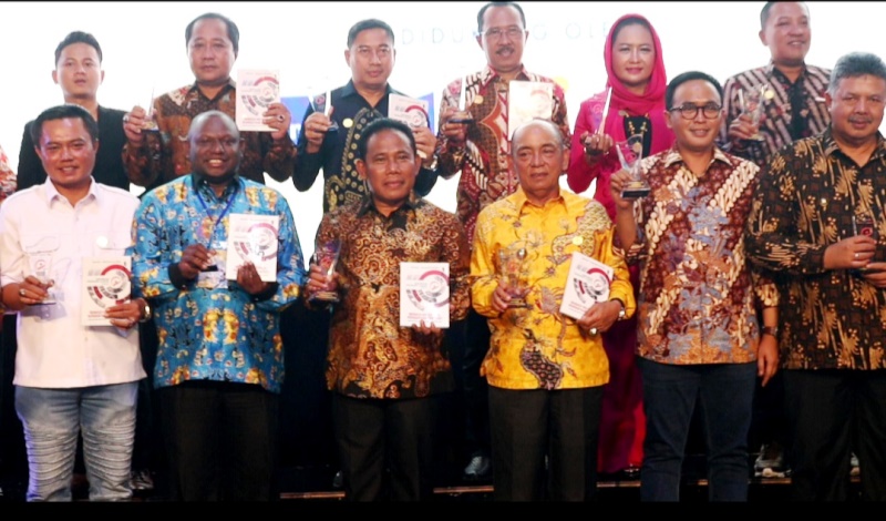 Sukses Dengan Penguatan Inovasi Daerah, Bupati Harris Kembali Menerima Penghargaan