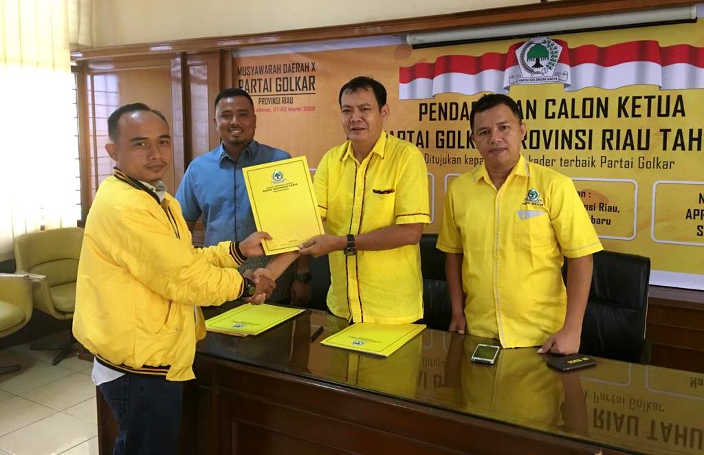 Hari Kedua, Giliran Andi Rachman Ambil Formulir Pendaftaran Calon Ketua DPD Golkar Riau