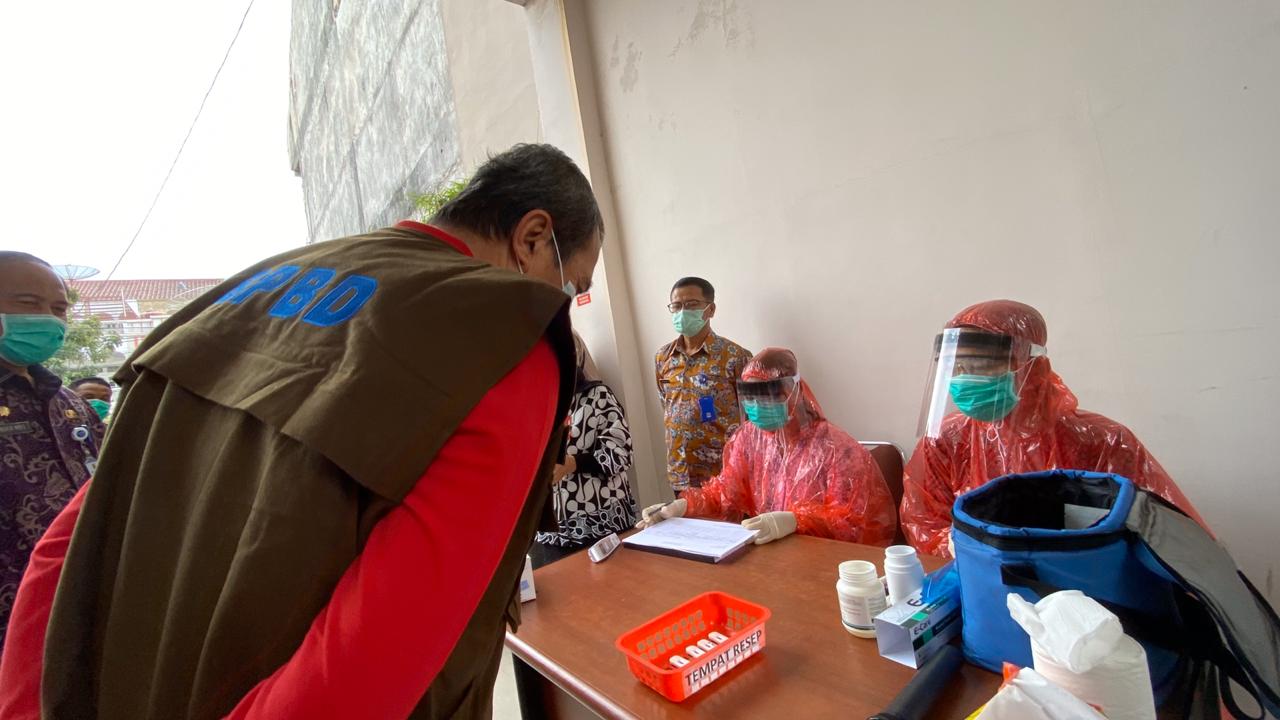 Gubri Pantau Langsung Rapid Tes Terhadap PDP Covid-19 di Sejumlah Puskesmas