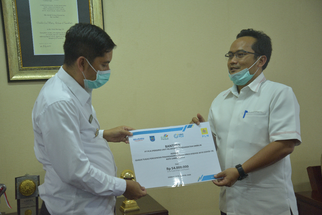 Dua BUMN di Sawahlunto Serahkan Bantuan ke Pemkab