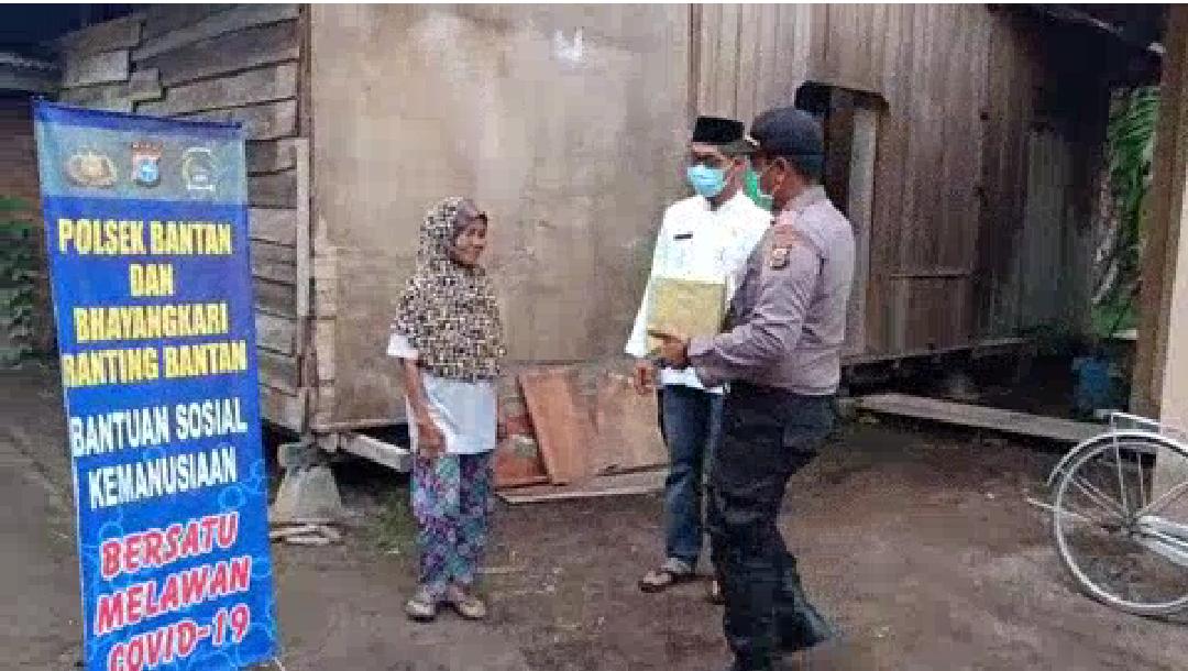 Polres Bengkalis Sumbang Sembako Untuk Warga Terdampak COVID-19