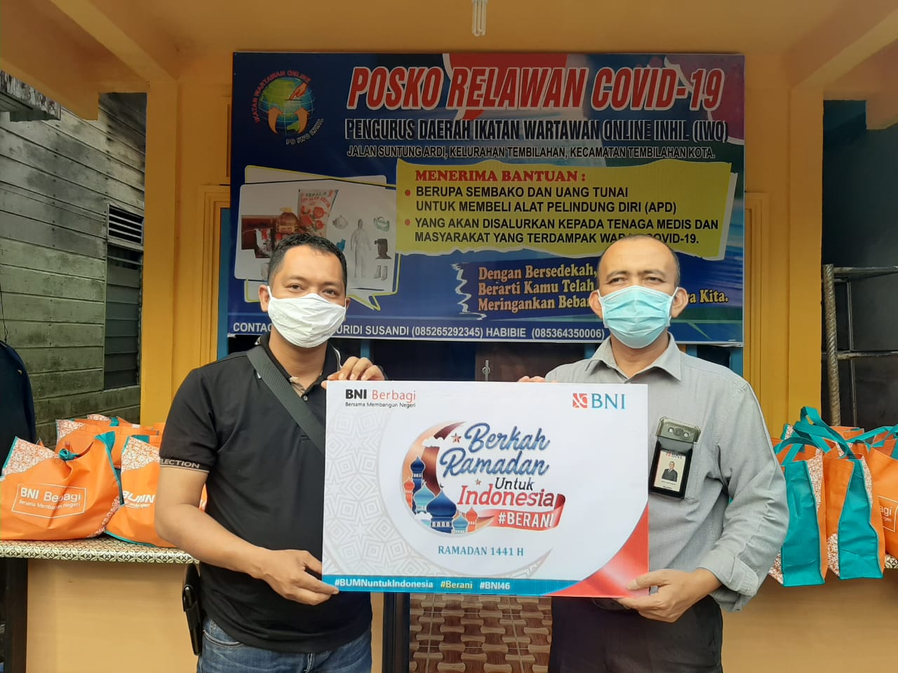 IWO Inhil Salurkan 100 Paket Sembako dari BNI Cabang Tembilahan