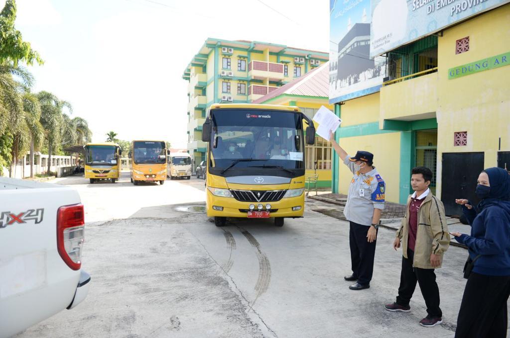 Pemprov Riau Lepas Kepulangan Mahasiswa ke Daerah