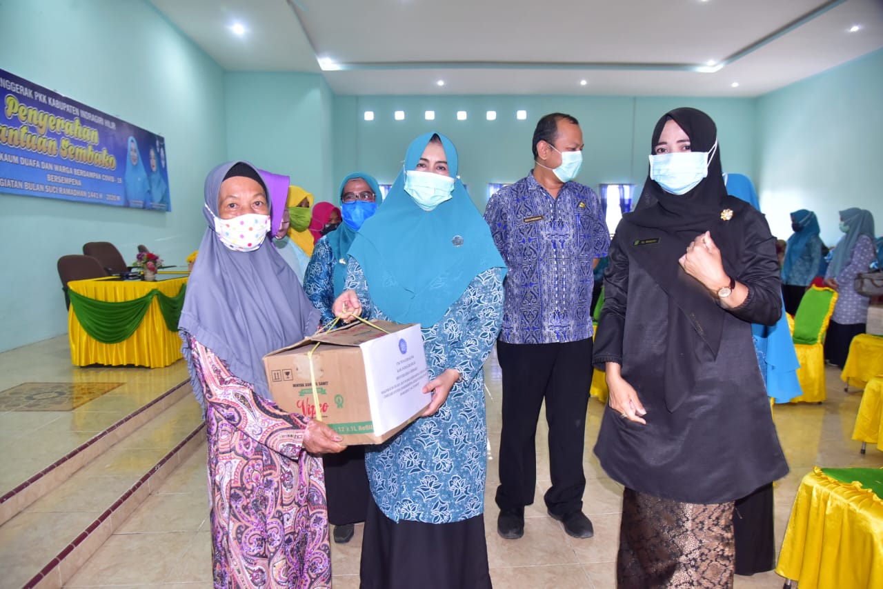 TP PKK Inhil Berbagi Sembako Untuk Duafa