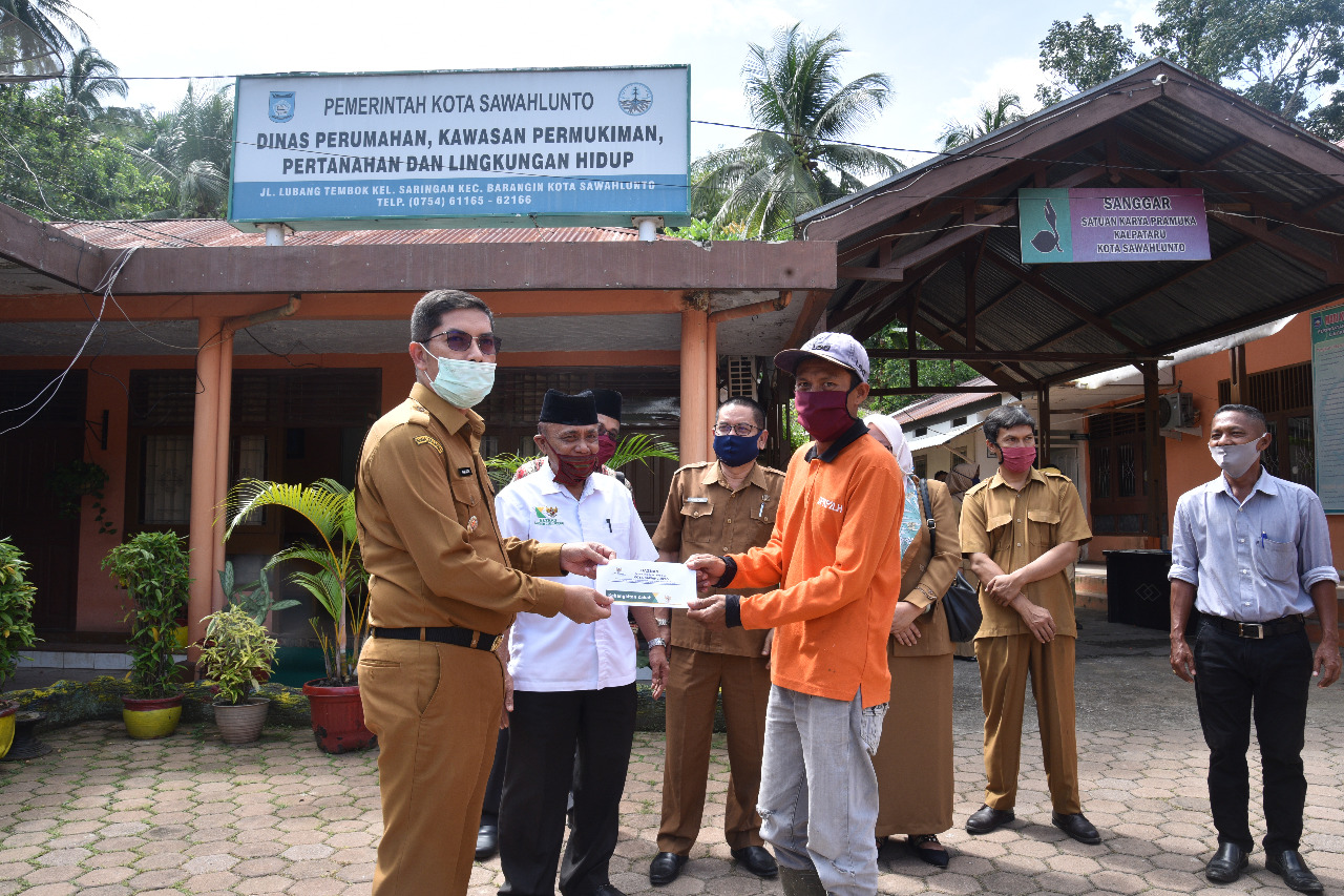 Lagi, Anggota DPR RI Berikan Bantuan APD UntukTenaga Medis di Sawahlunto