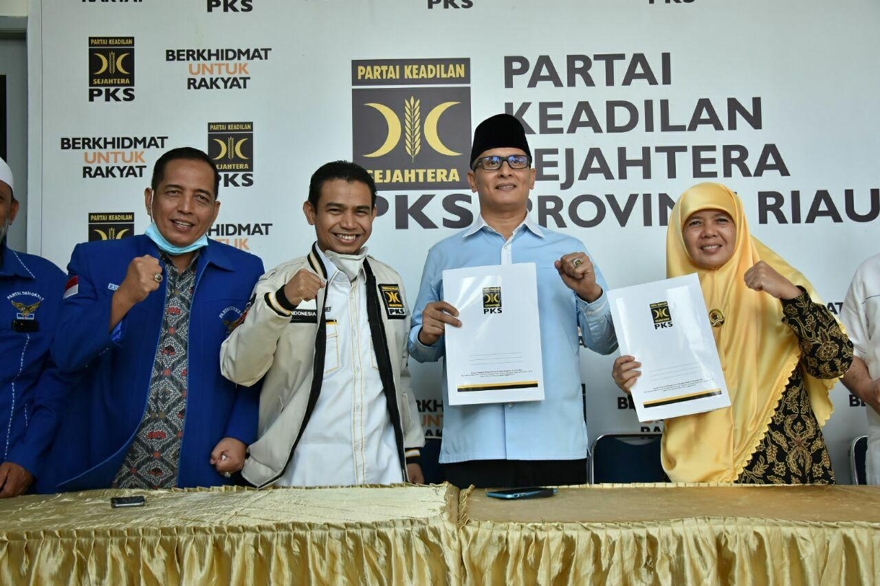 PKS Serahkan SK Dukungan Untuk SAA - Reni Nurita di Pilkada Siak 2020