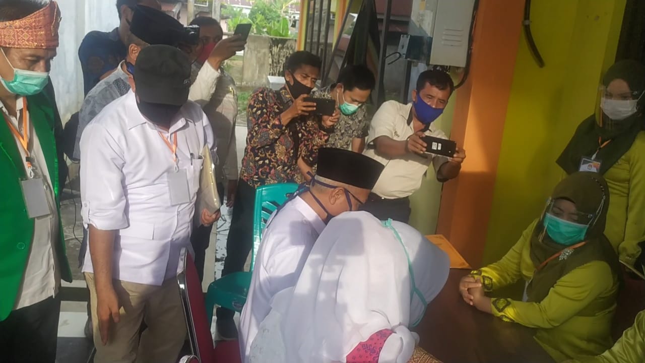 Ini Alasan KPU Inhu Larang Wartawan Liput Pendaftaran Siti Aisyah-Agus Rianto