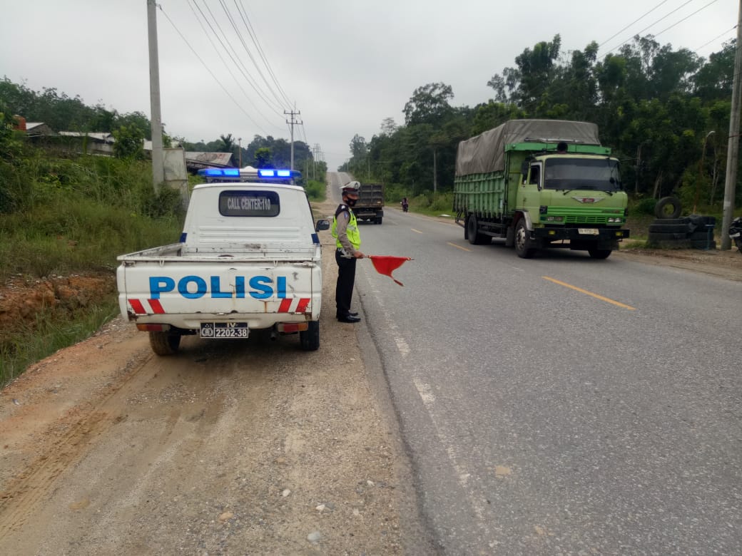 Polsek Pangkalan Kuras Patroli Lalu Lintas Daerah Rawan Keclakaan