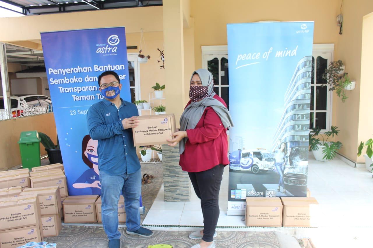 Peringati Hari Bahasa Isyarat Internasional, Teman Tuli Dapat Bantuan Masker Transparan dan Sembako dari Asuransi Astra