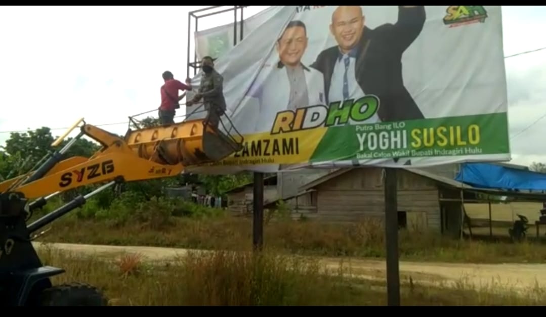 Diwarnai Aksi Protes, Bawaslu Se-Riau Tertibkan Baliho Calon Bupati/Walikota