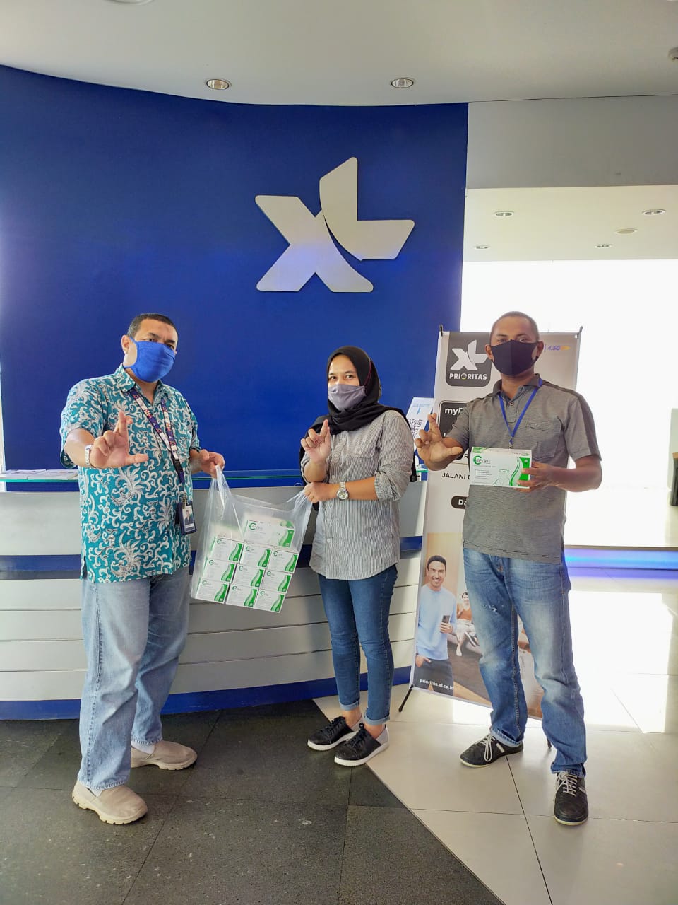 Cegah Penyebaran Covid-19, XL Axiata Bagikan Masker untuk Wartawan