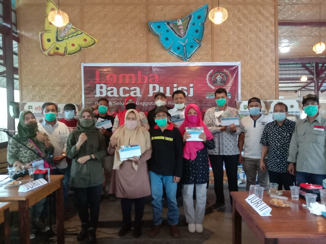 Abdul Kadir Bey, Satria dan Deslina Juara Lomba Baca Puisi Antar Wartawan PWI Riau