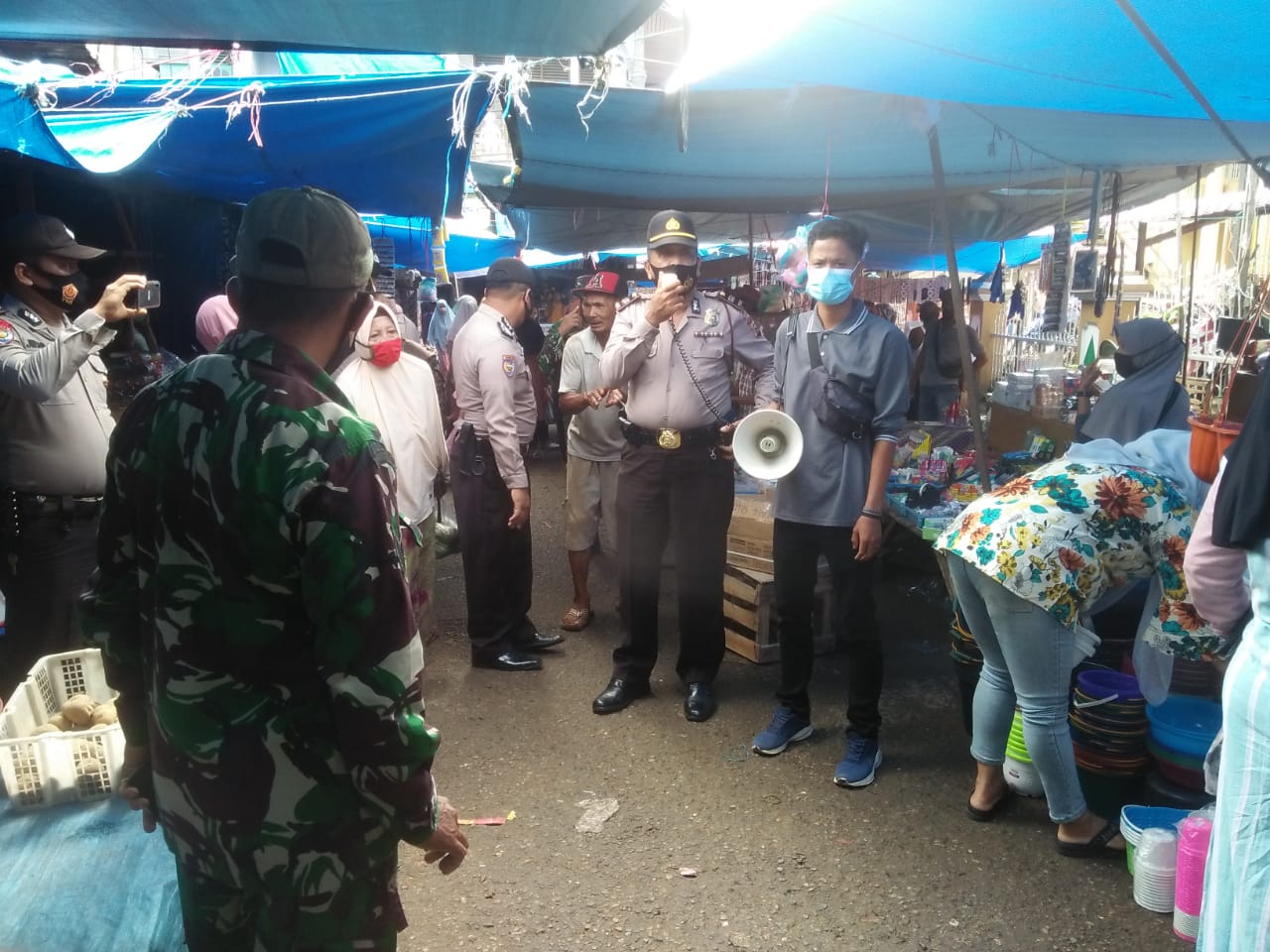 Ingatkan Masyarakat Tentang Kenormalan Baru, Polsek Kuantan Mudik Keliling Pasar