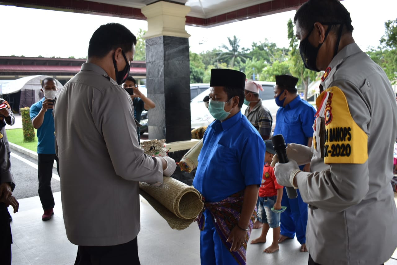 Suku Talang Mamak Geruduk Polres Inhu, Ini Penjelasan Kapolres