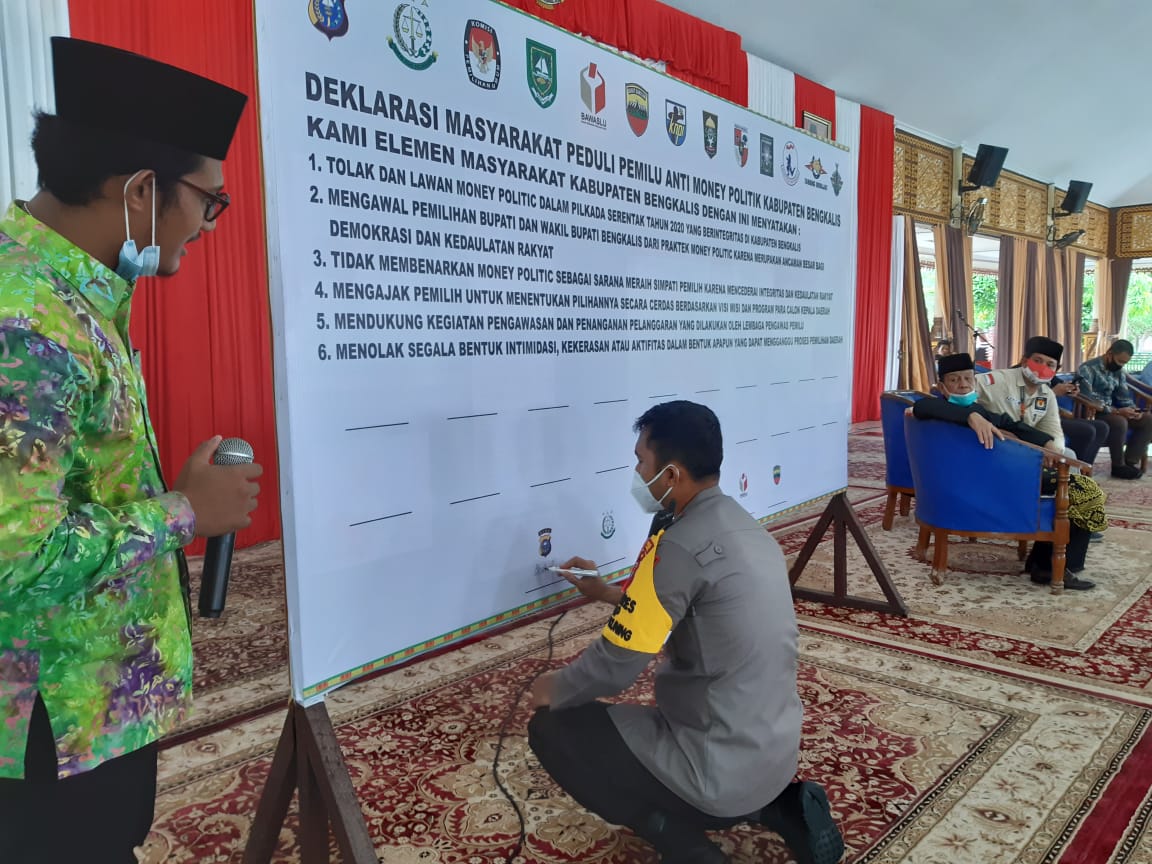 Masyarakat Bengkalis Tanda Tangan Petisi Pilkada Anti Politik Uang
