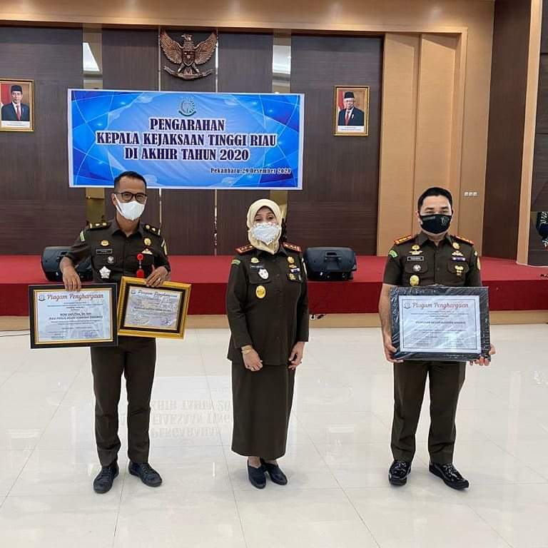Dibawah Kepemimpinan Hadiman, Kejari Kuansing Raih 4 Penghargaan