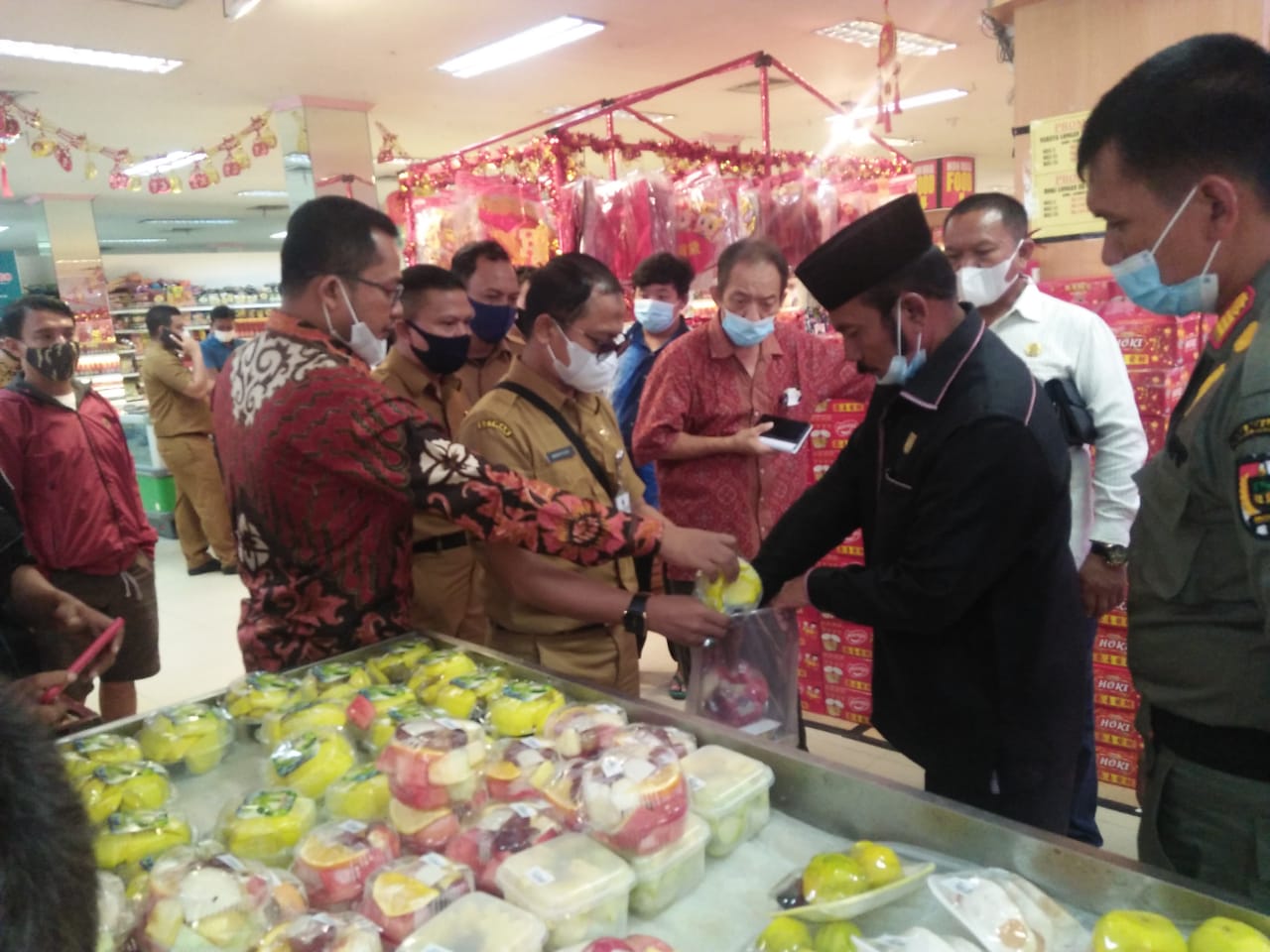 Sidak, Komisi II Temukan Buah Busuk Tak Layak Konsumsi di Pasar Buah Pekanbaru