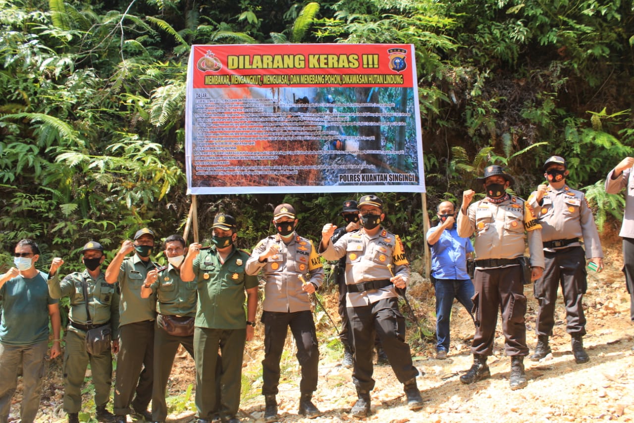 Kapolres Kuansing dan Sijunjung Langsung Pimpin Patroli di Hutan Lindung Bukit Batabuh
