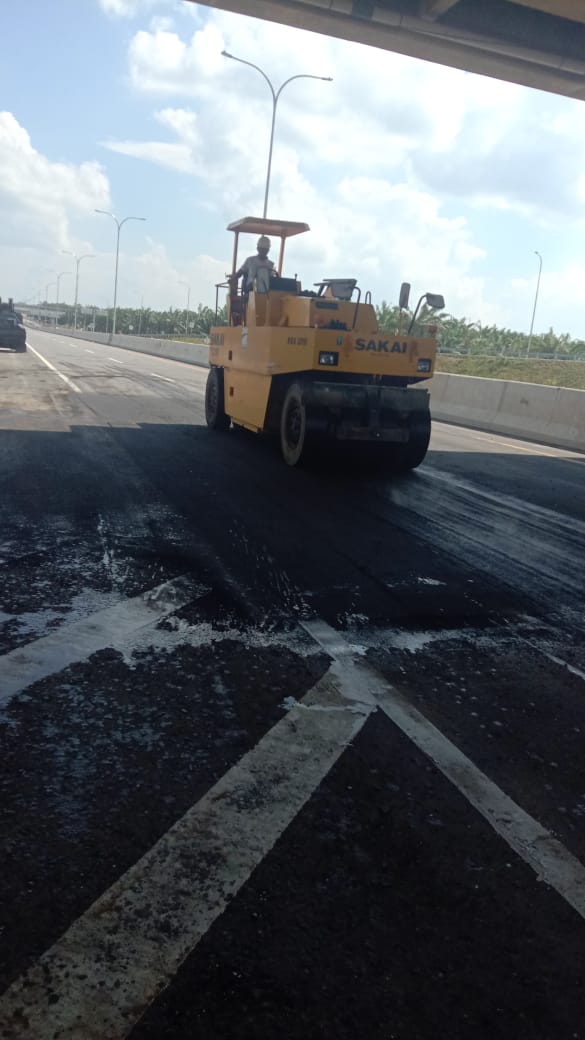Jalan Bergelombang dan Berlobang di Tol Permai Diperbaiki
