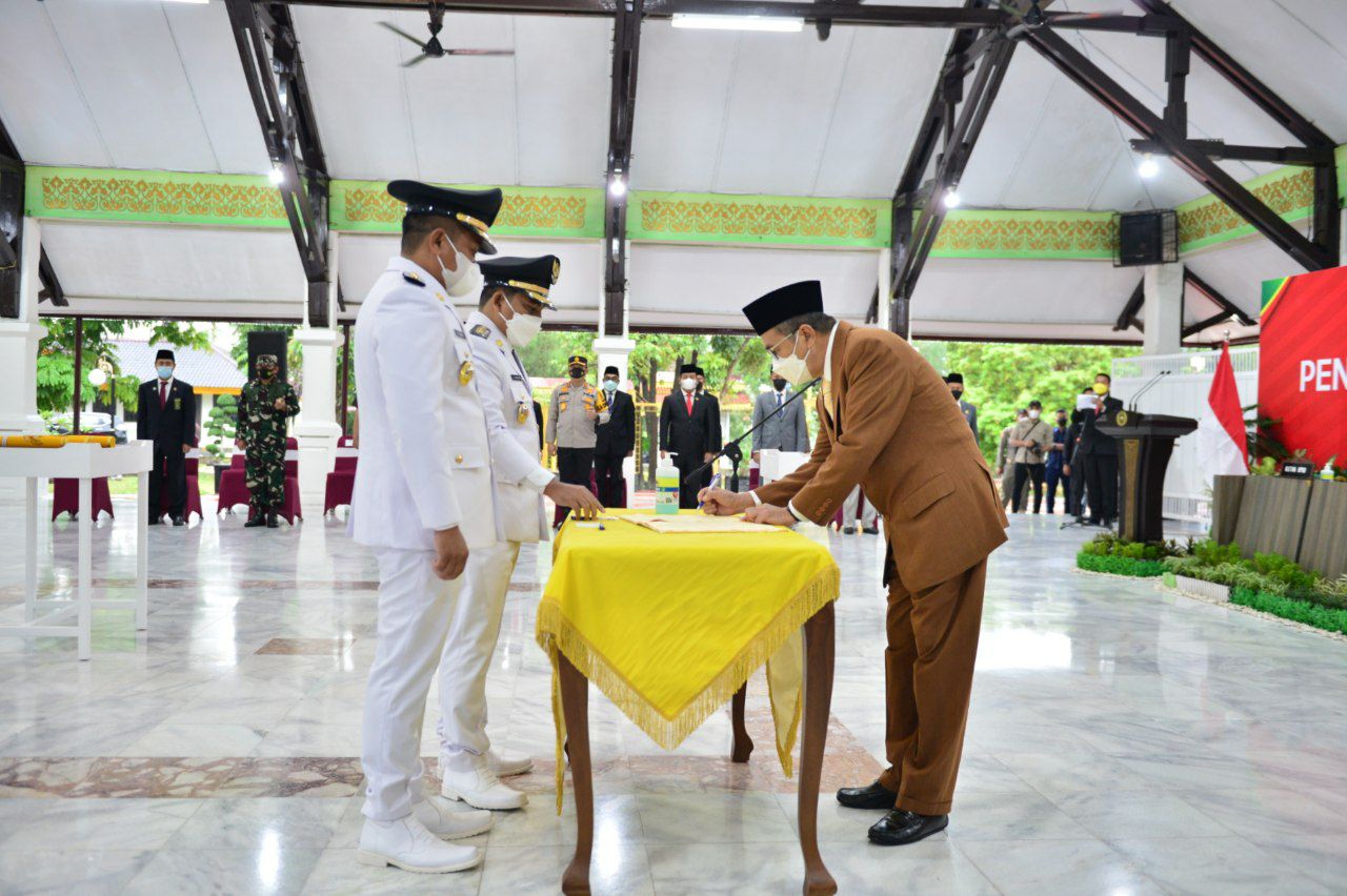 Resmi Menjabat, Ini Pesan Gubri pada Bupati dan Wakil Bupati Pelalawan yang Baru