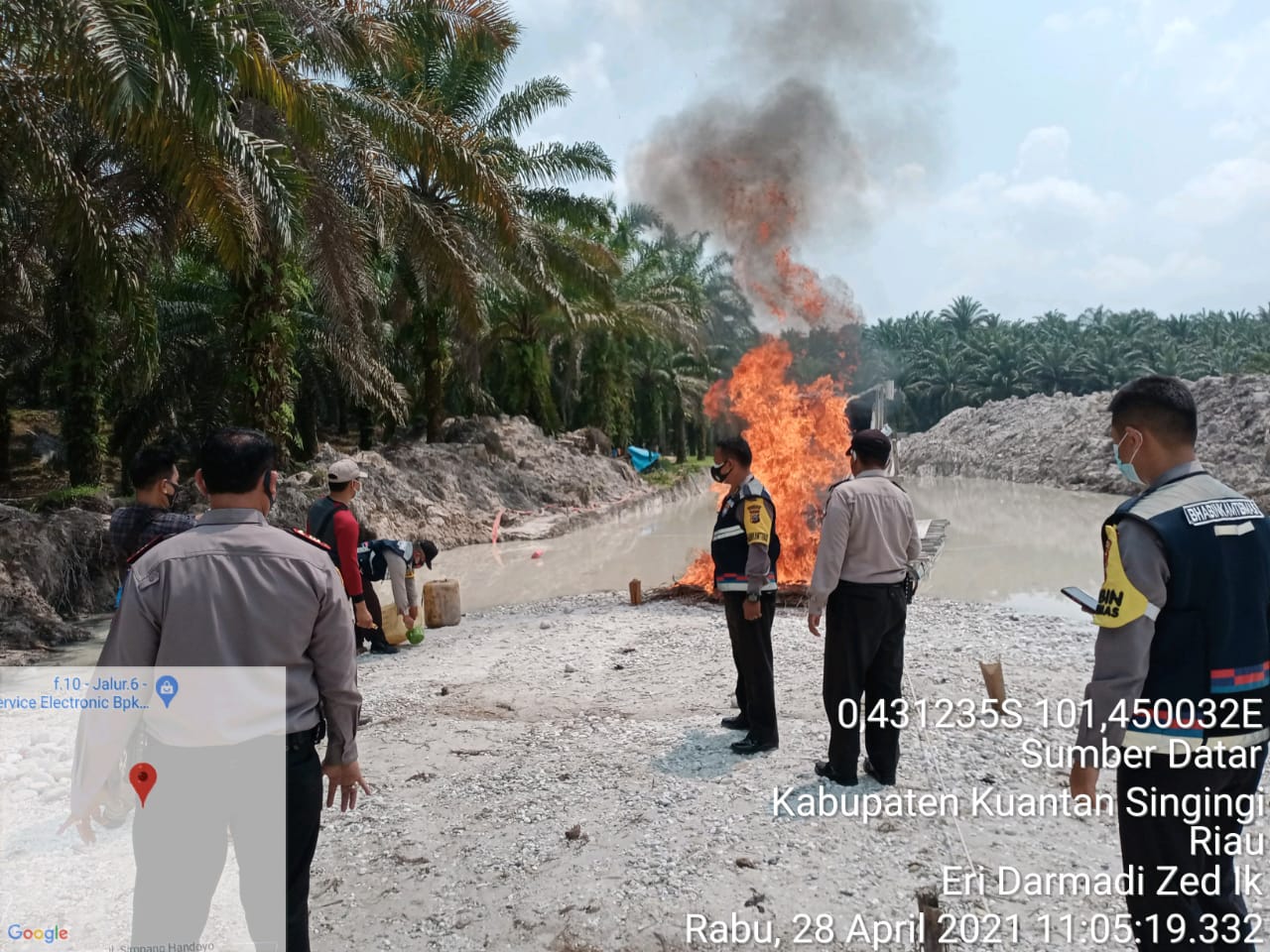 Kapolsek Singingi Bakar 3 Unit Peti Didesa Sumber Datar
