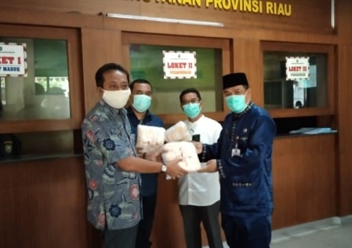 PT. Indah Kiat, Arara Abadi Sinarmas Forestry Serahkan 400 Ribu Masker untuk Masyarakat Riau