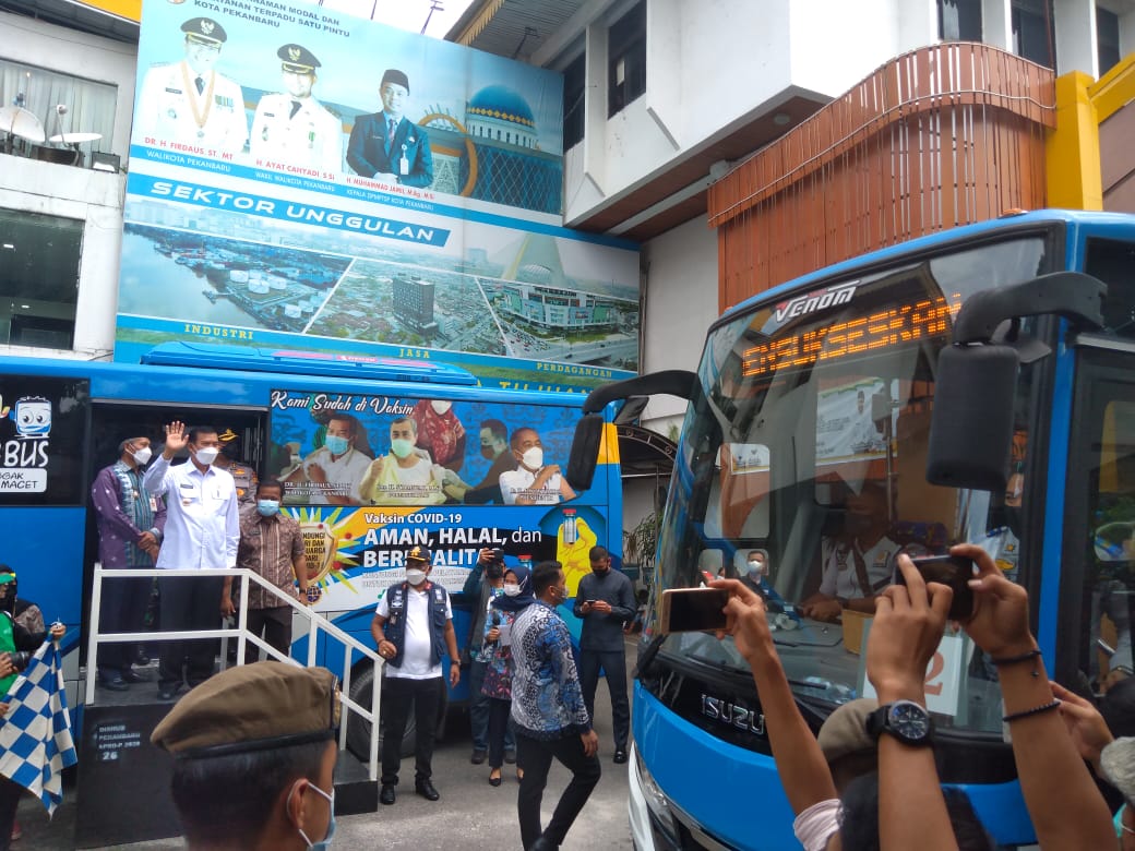Tekan Angka Covid-19, Walikota Pekanbaru Luncurkan  Lima Unit Mobil Vaksin Keliling