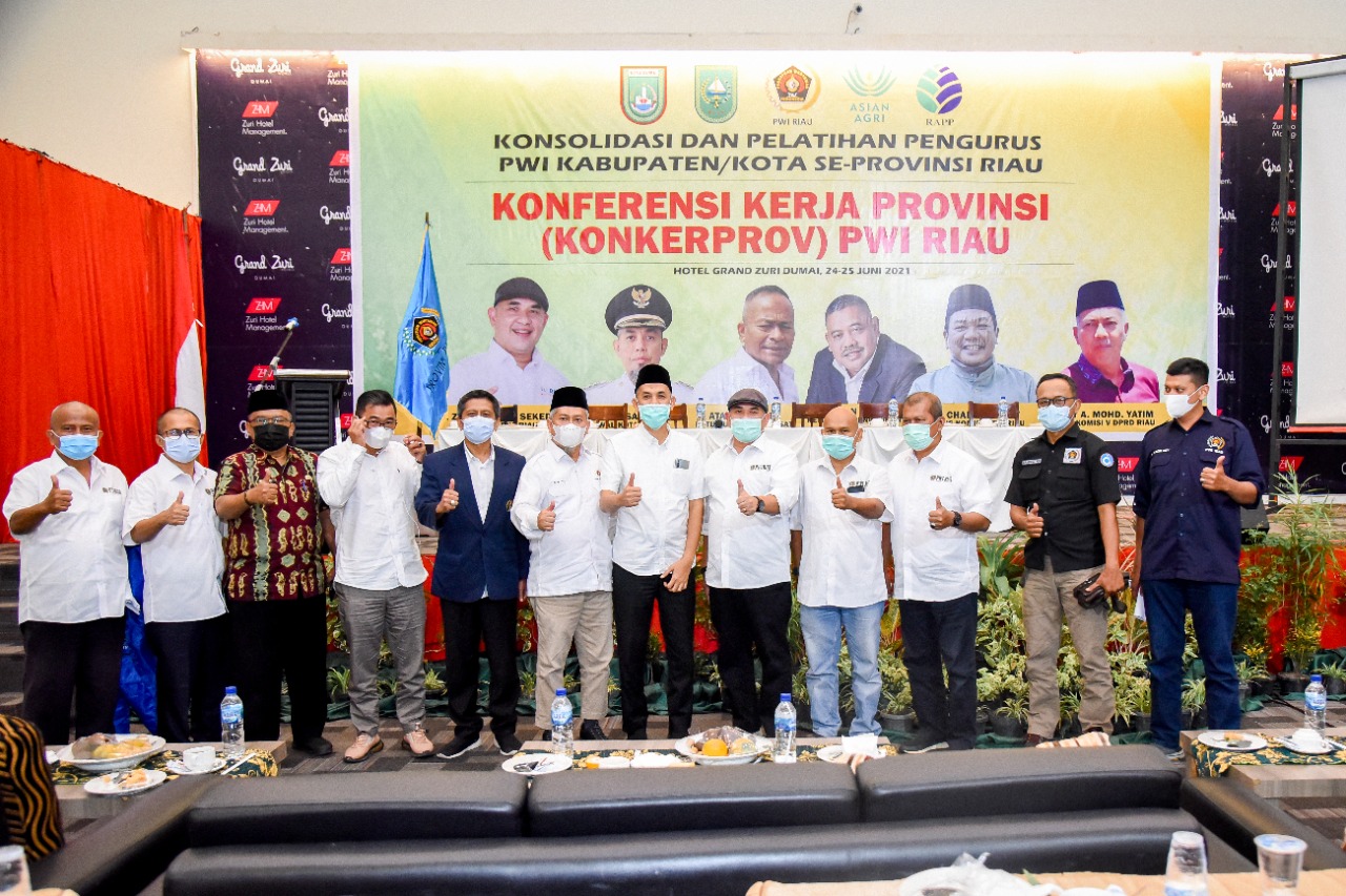 Ketum PWI Pusat Atal S Depari Buka Konkerprov PWI Riau di Dumai