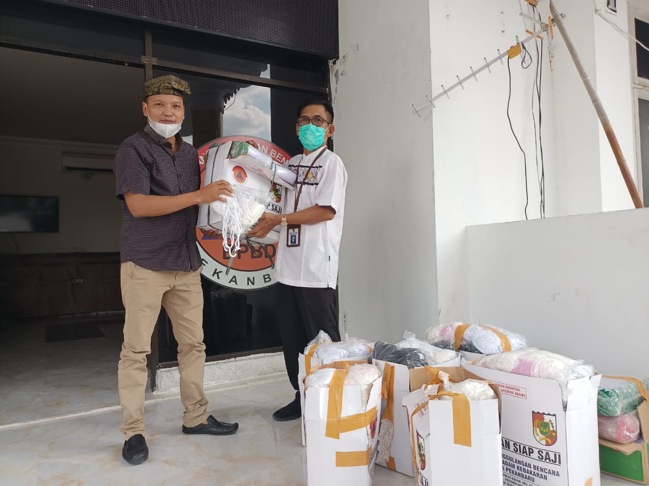 BPBD Pekanbaru Bersama Forum Pemred Riau Bagikan 5.000 Masker Gratis