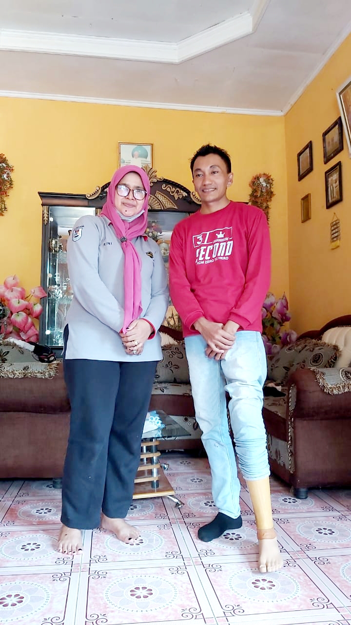 Lima Tahun Berjuang Dapatkan Kaki Palsu, Keinginan Riki Akhirnya Terwujud 