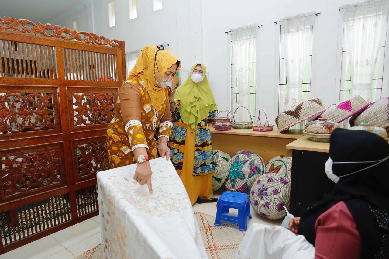 Istri Gubernur Riau Sarankan UMKM dan Industri Kreatif Buka Toko Online
