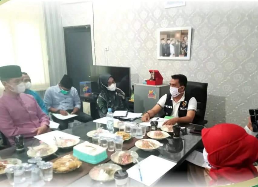 Bahas Pengelolaan Sampah, Camat Binawidya Gelar Pertemuan dengan Forum RT/RW