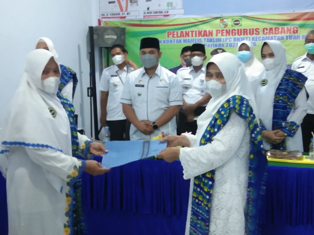 Camat  Tuah Madani Harapkan PC BKMT Kecamatan Ciptakan Muslimah Kreatif dan Cerdas