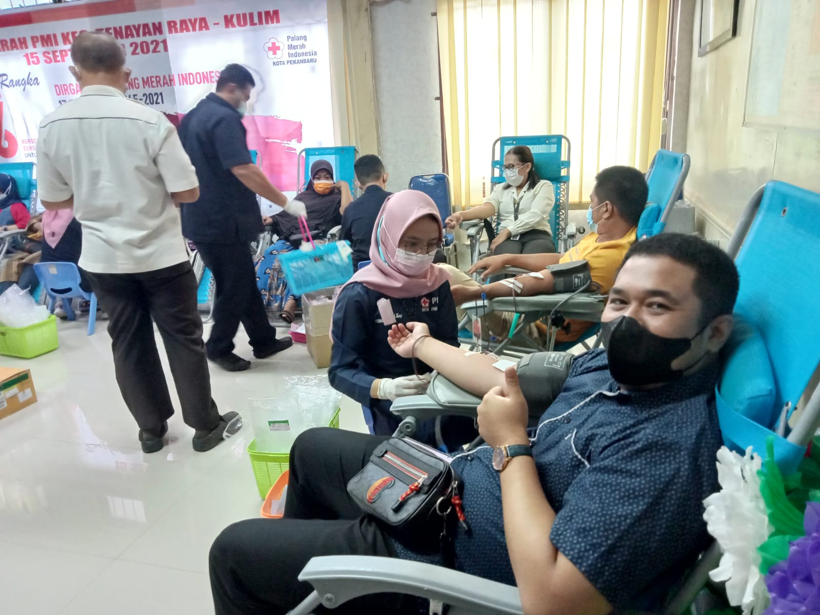 Peduli Sesama, Ratusan Warga Tenayan Raya Antusias Ikuti Donor Darah 