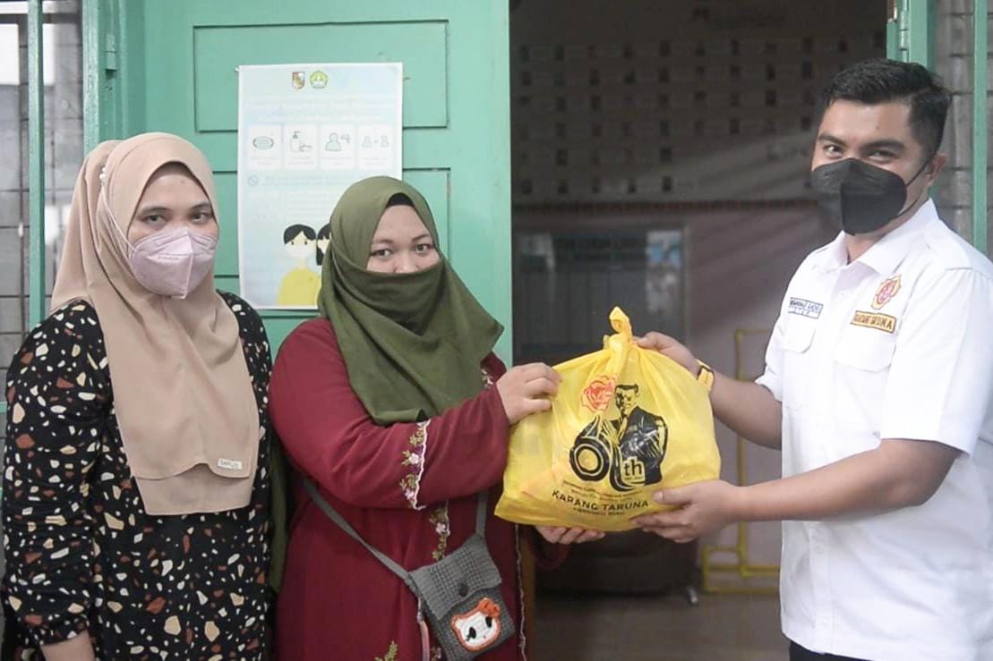 Karang Taruna Riau Salurkan 350 Paket Sembako Sempena HUT ke-61