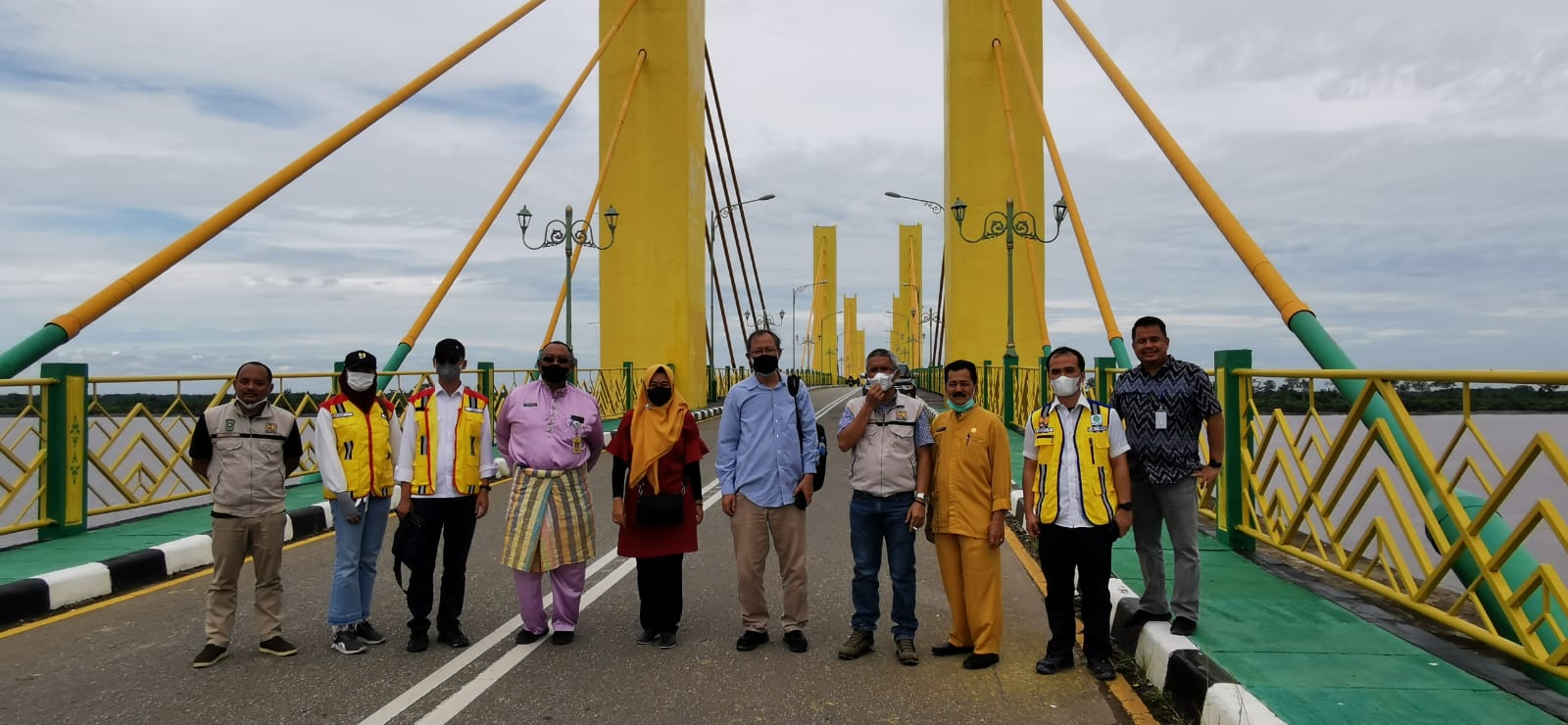 Datang ke Rohil, Tim Kementetian PUPR Tinjau Kondisi Jembatan Pedamaran
