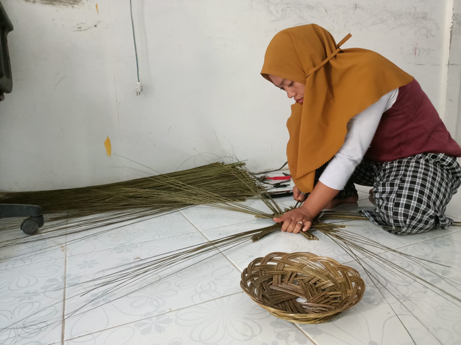 Keren, KWT BUCER Olah Lidi Sawit Jadi Barang Bernilai Ekonomis