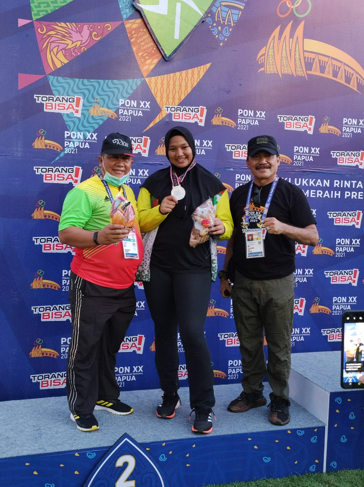 Indah Pratiwi Sumbangkan Perak Nomor Lempar Martil untuk Riau