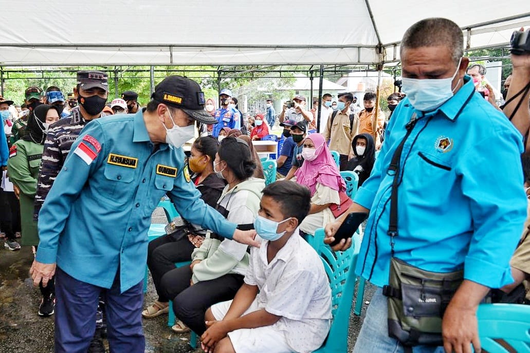 Gubernur Riau-TNI AL Gelar Serbuan Vaksin Maritim di Pulau Terluar