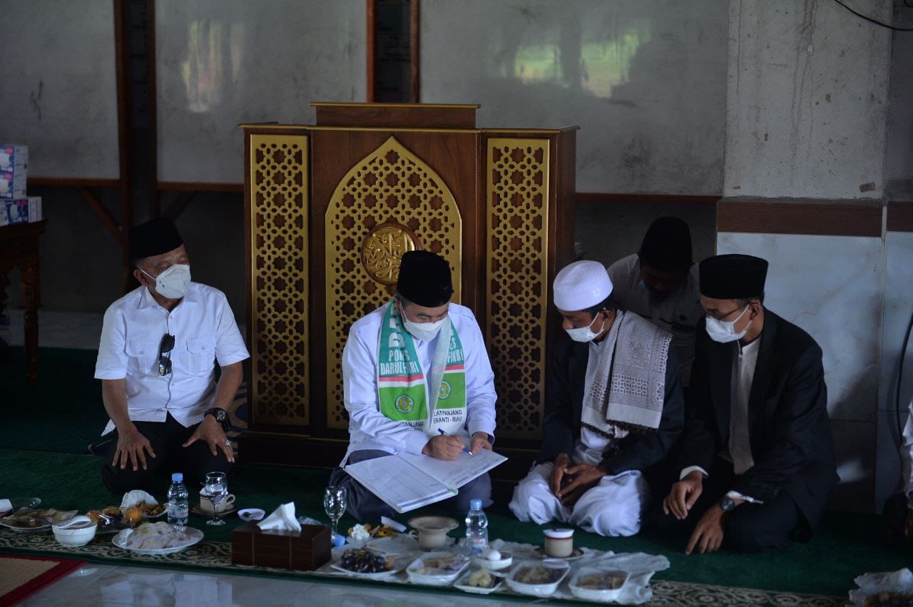 Kunjungi Pesantren Darul Fikri, Ini Doa Gubernur Riau untuk Para Santri