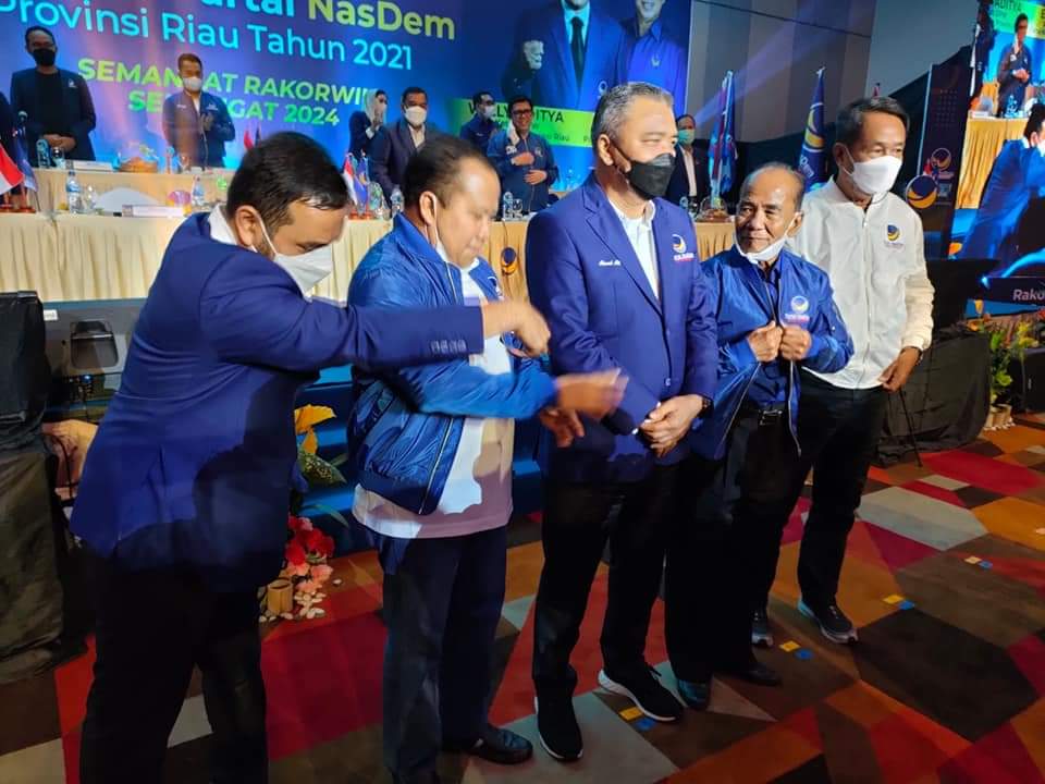 Tinggalkan Golkar dan PAN, Annas Maamun dan Irwan Nasir Resmi ke Nasdem