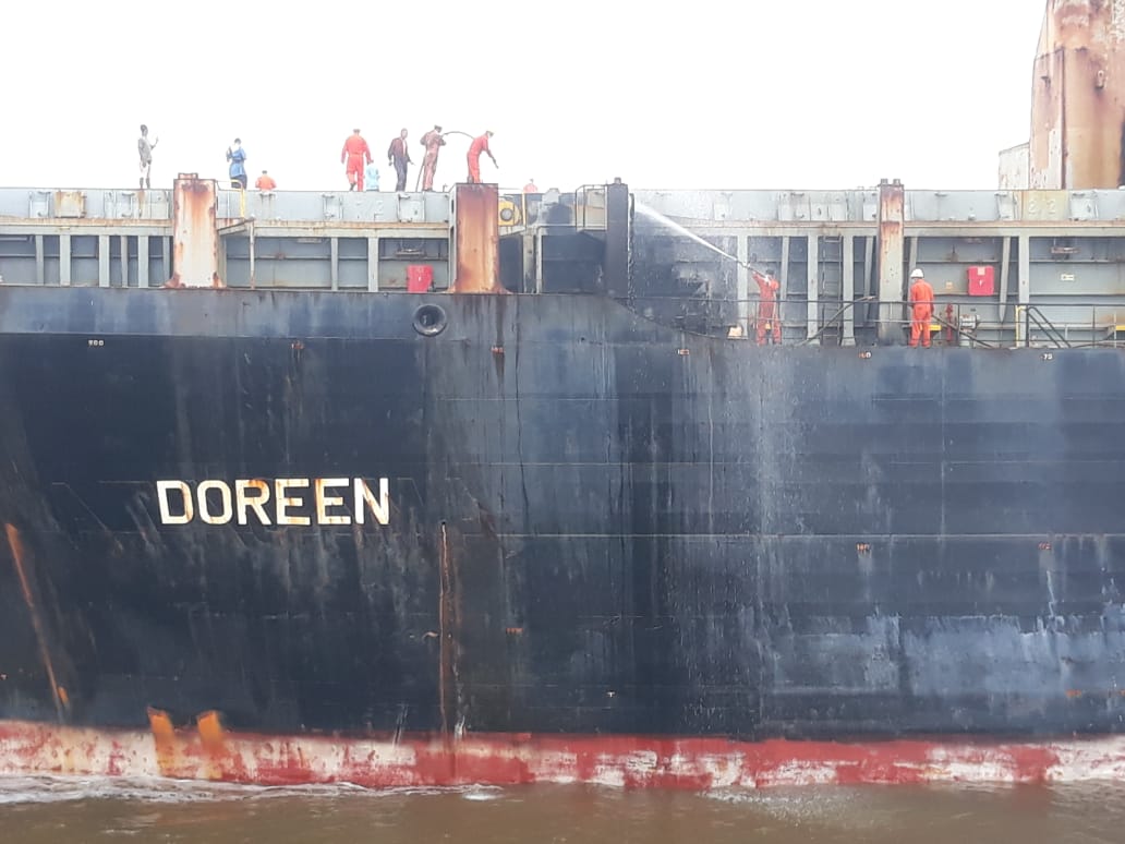 Kapal Cargo Berbendera Panama Terbakar di Perairan Sungai Pakning